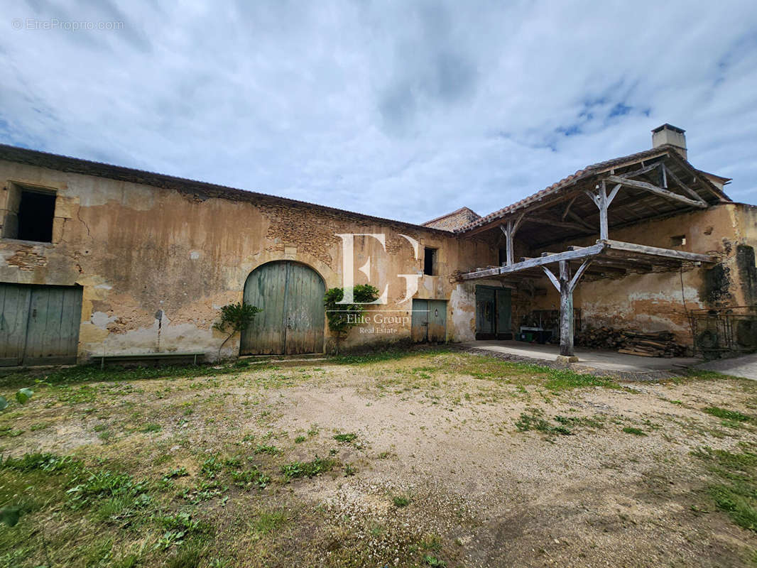 Maison à SAINT-CERNIN-DE-L&#039;HERM