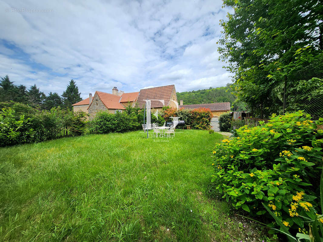 Maison à SAINT-CERNIN-DE-L&#039;HERM