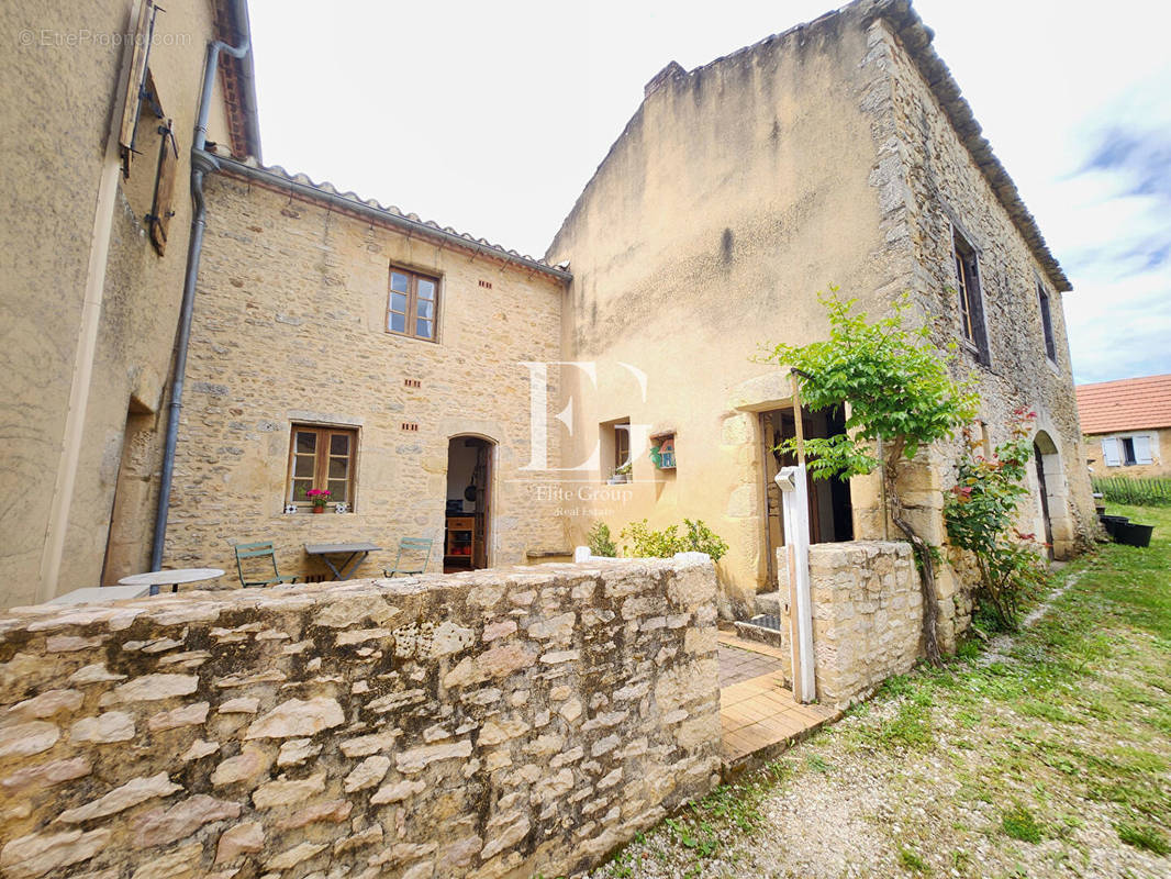 Maison à SAINT-CERNIN-DE-L&#039;HERM