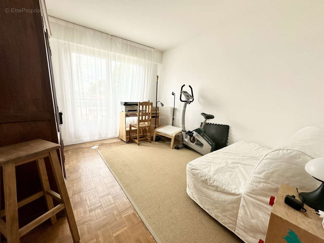 Chambre 1 - Appartement à COLOMBES