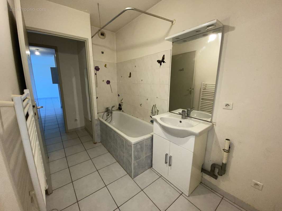 salle de bain - Appartement à MONTELIMAR