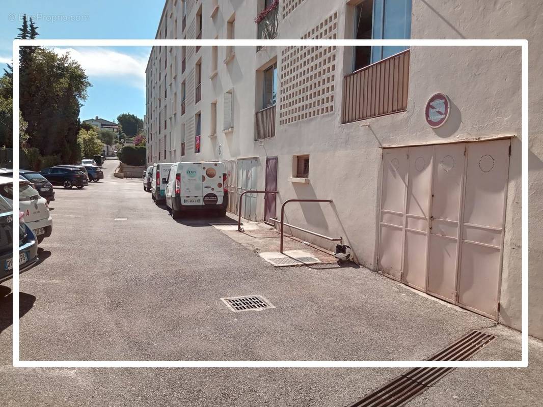 Parking à CANNES