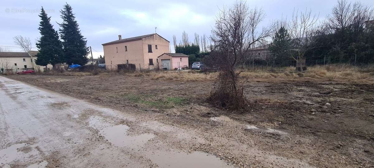 Terrain à L&#039;ISLE-SUR-LA-SORGUE