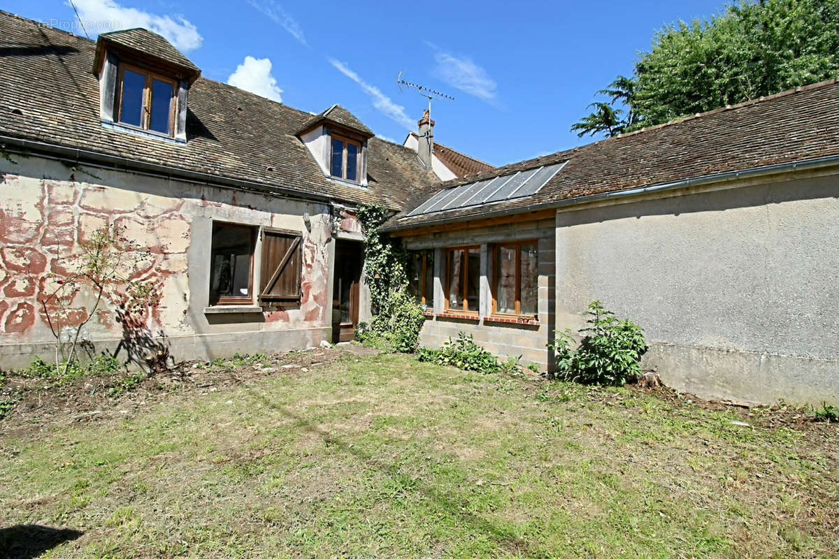 Maison à LA QUEUE-LES-YVELINES