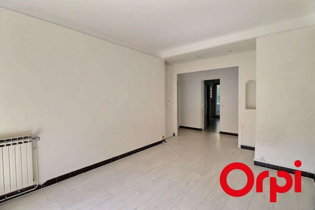 Appartement à MARSEILLE-7E