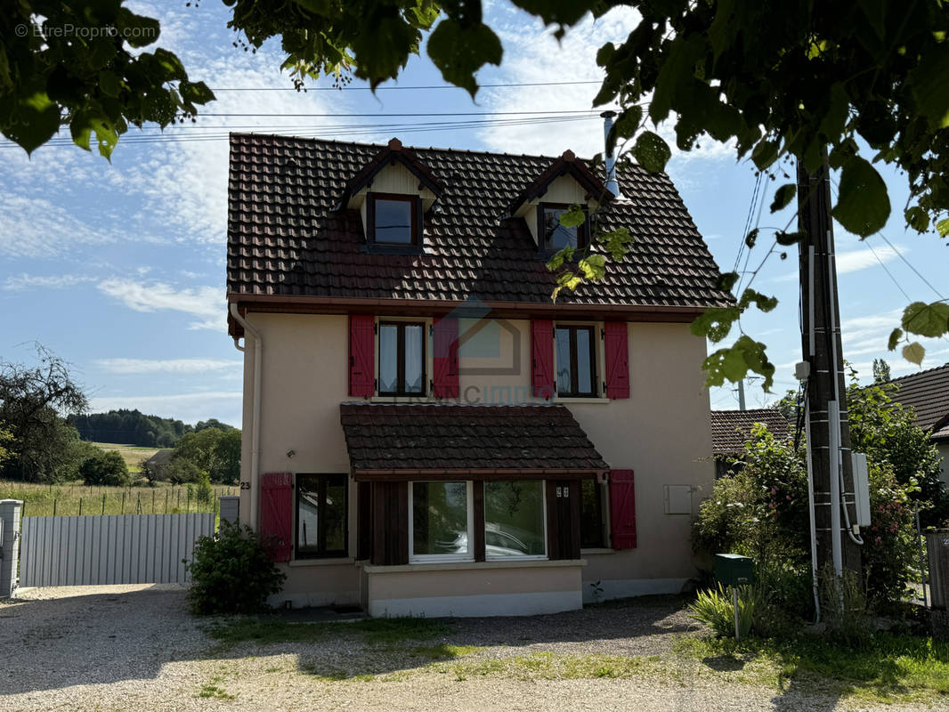 Maison à MONTECHEROUX