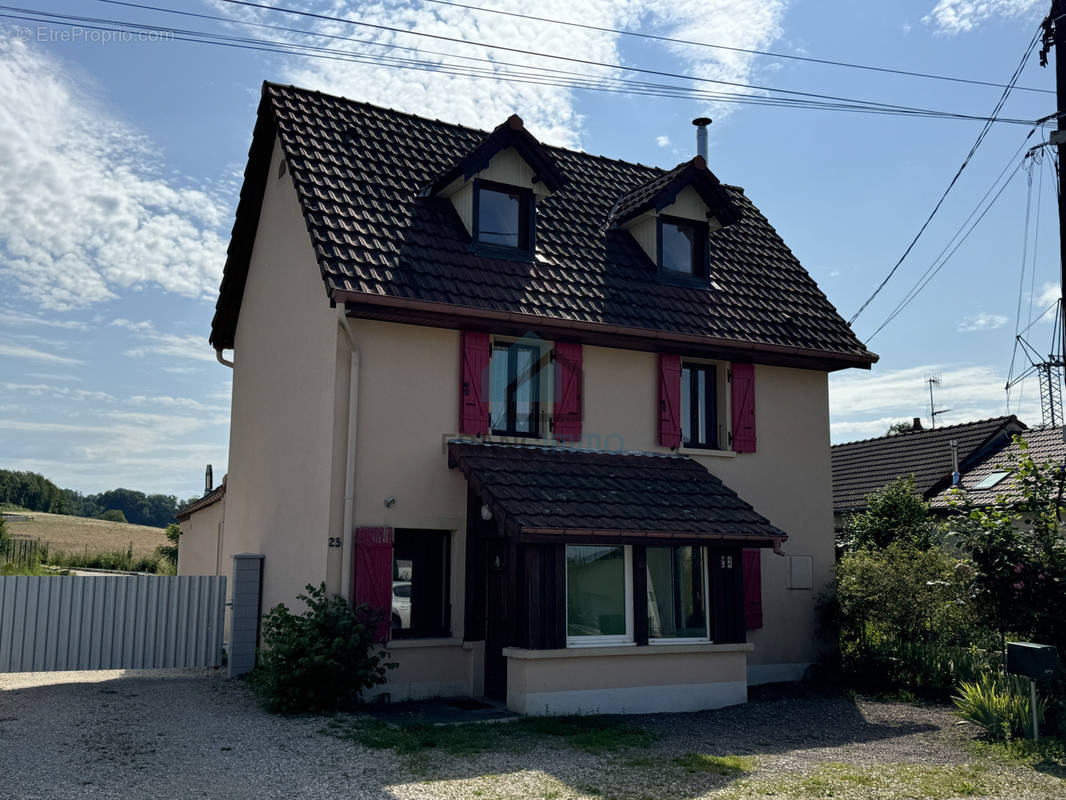 Maison à MONTECHEROUX