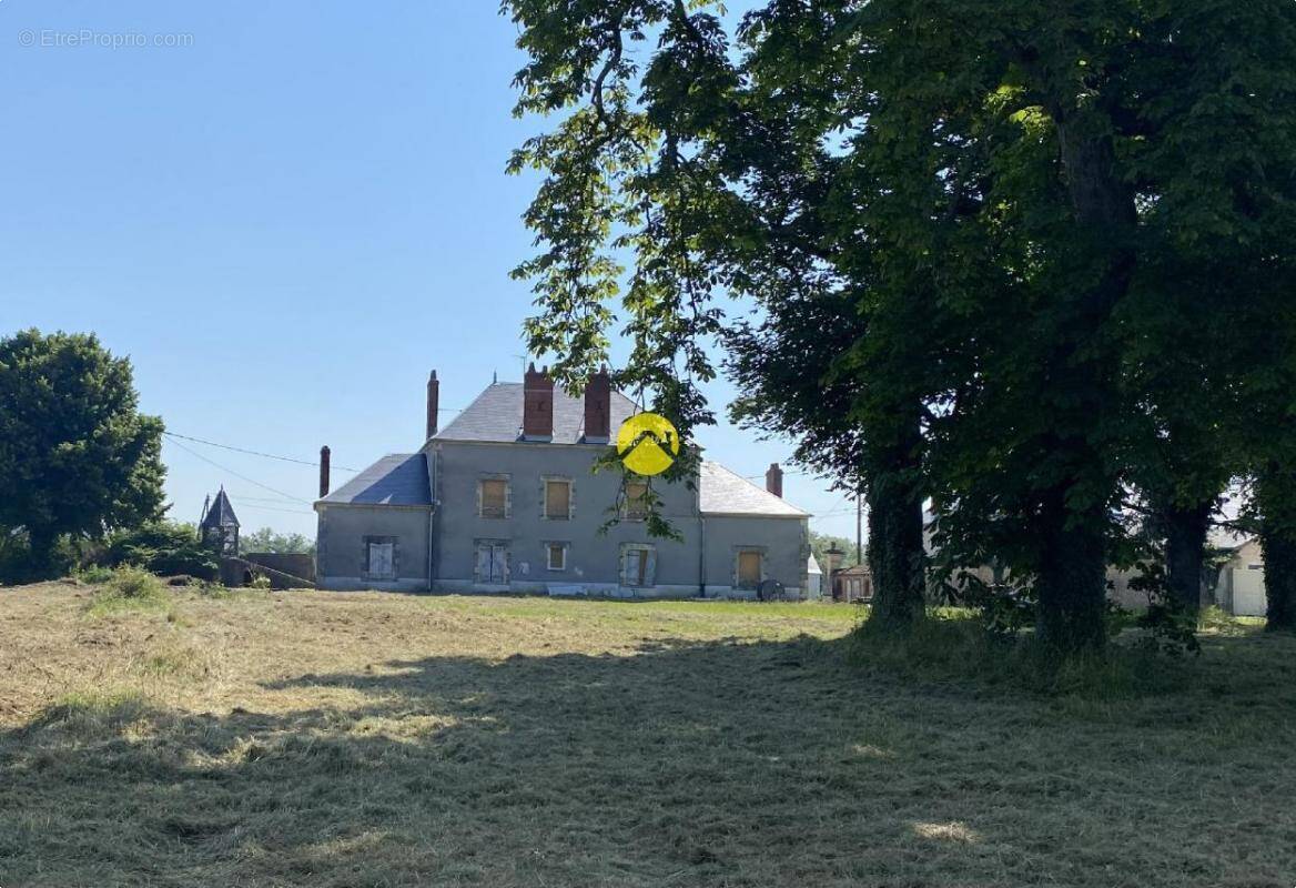 Maison à MARSEILLES-LES-AUBIGNY