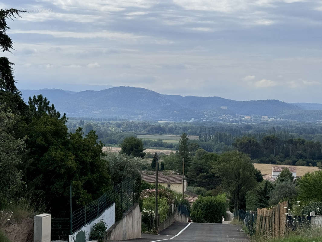 Terrain à PERTUIS