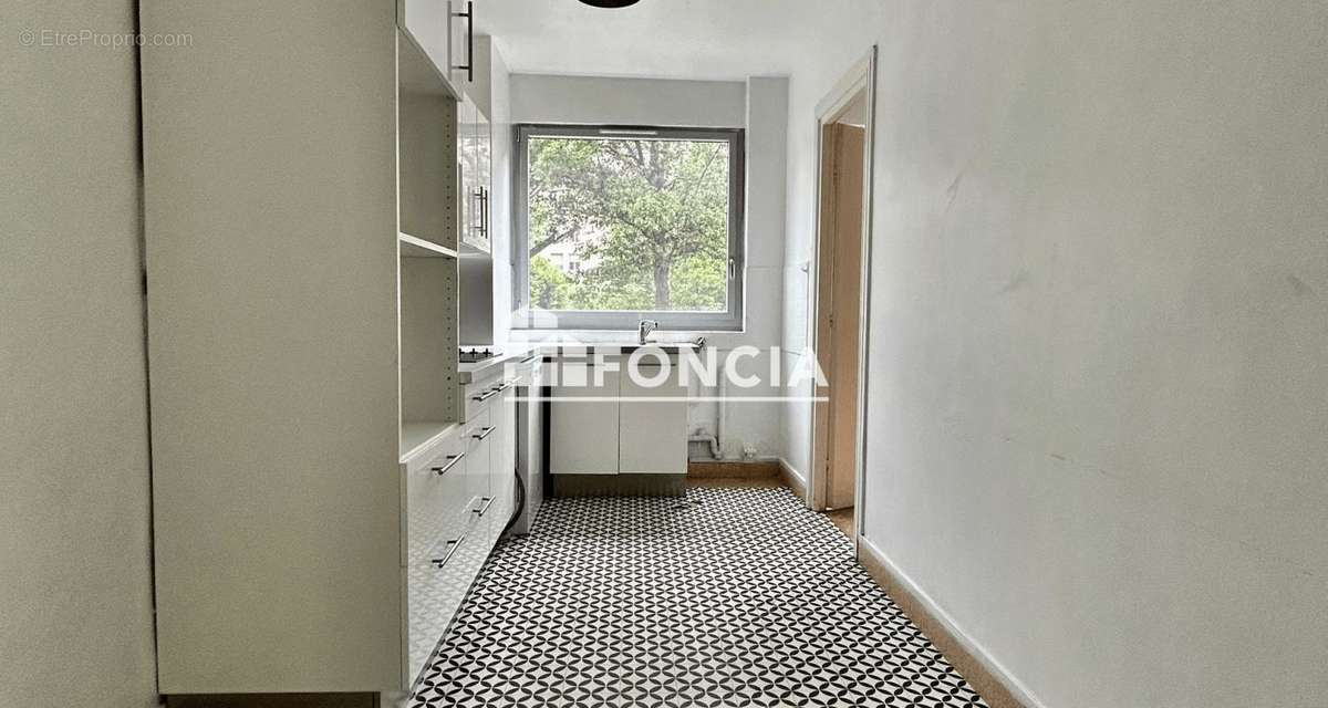 Appartement à LEVALLOIS-PERRET