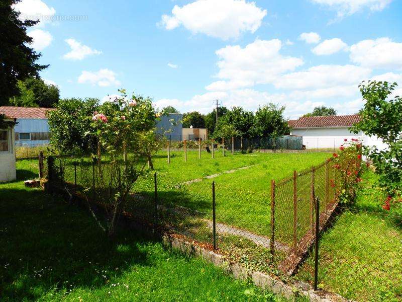 Appartement à SAINT-MEDARD-DE-GUIZIERES