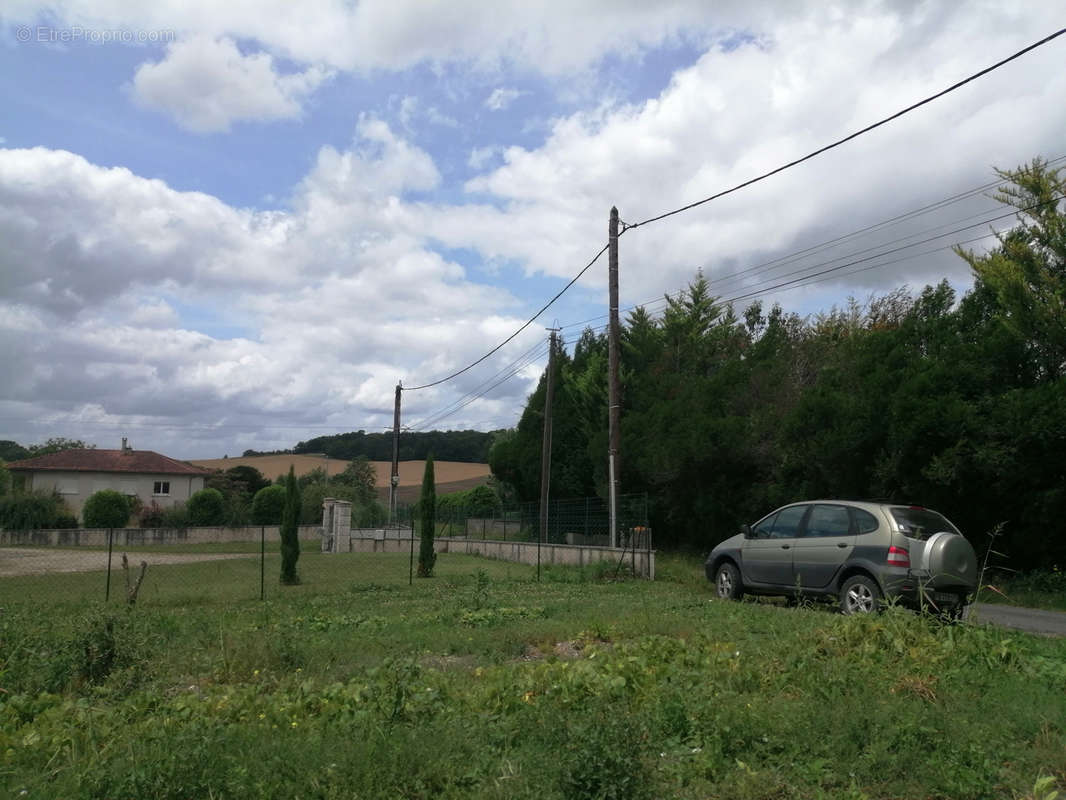 Terrain à SAINT-SEVERIN