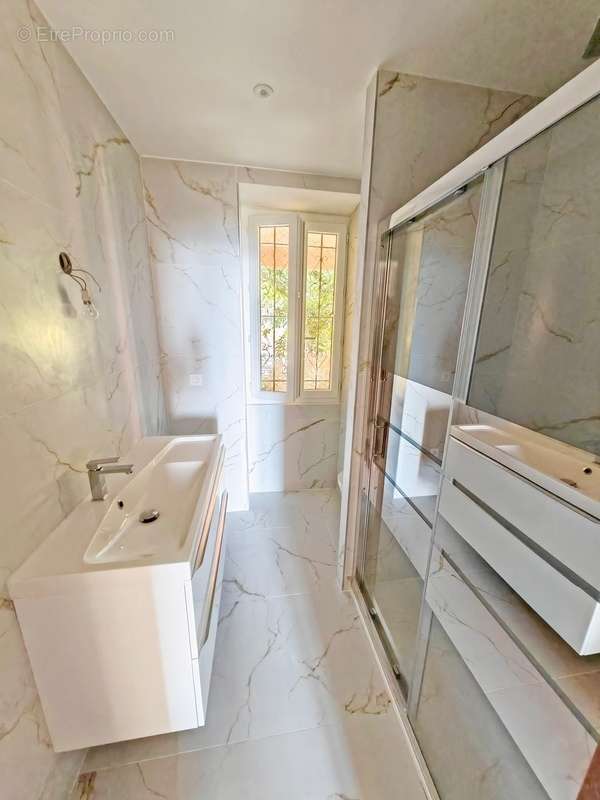 Appartement à EZE