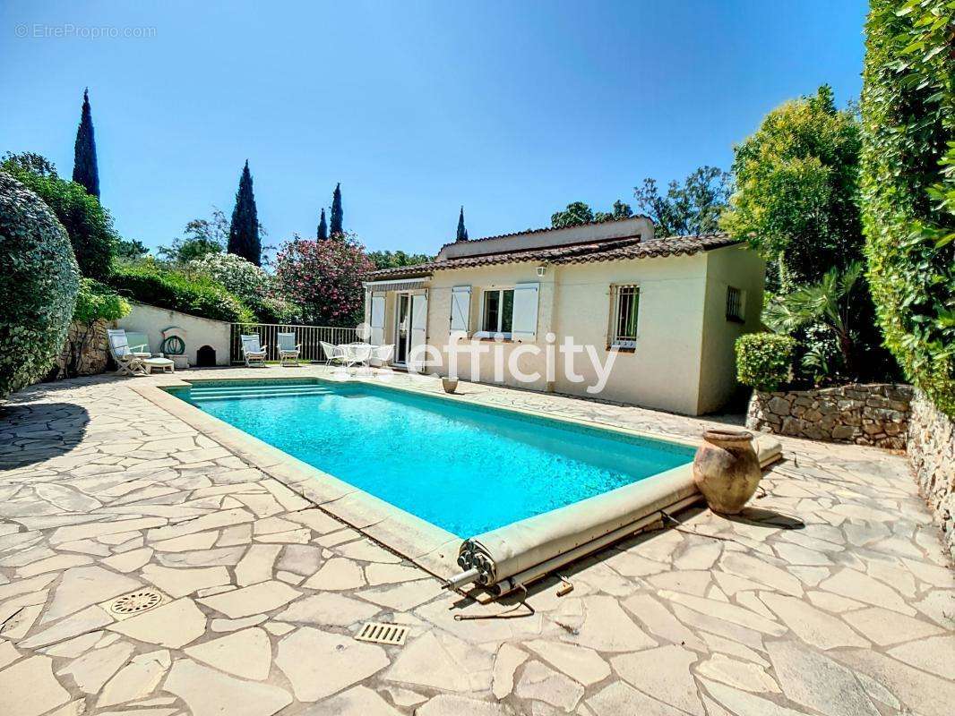 Maison à ROQUEBRUNE-SUR-ARGENS