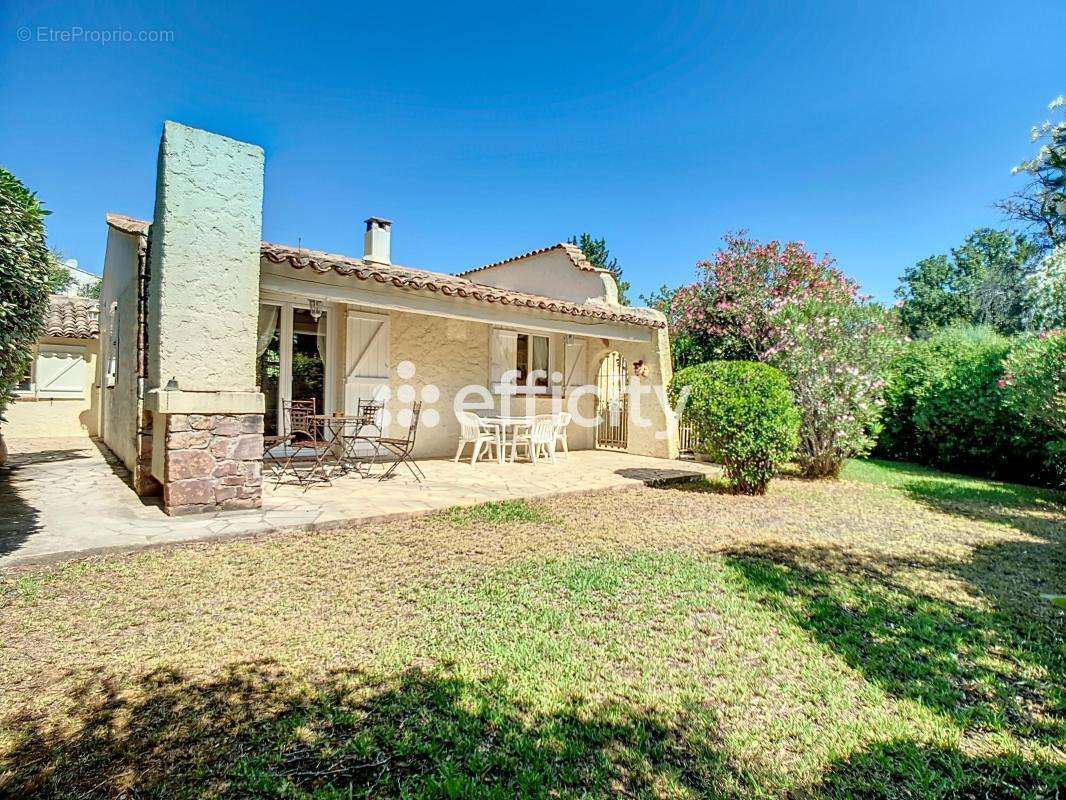 Maison à ROQUEBRUNE-SUR-ARGENS