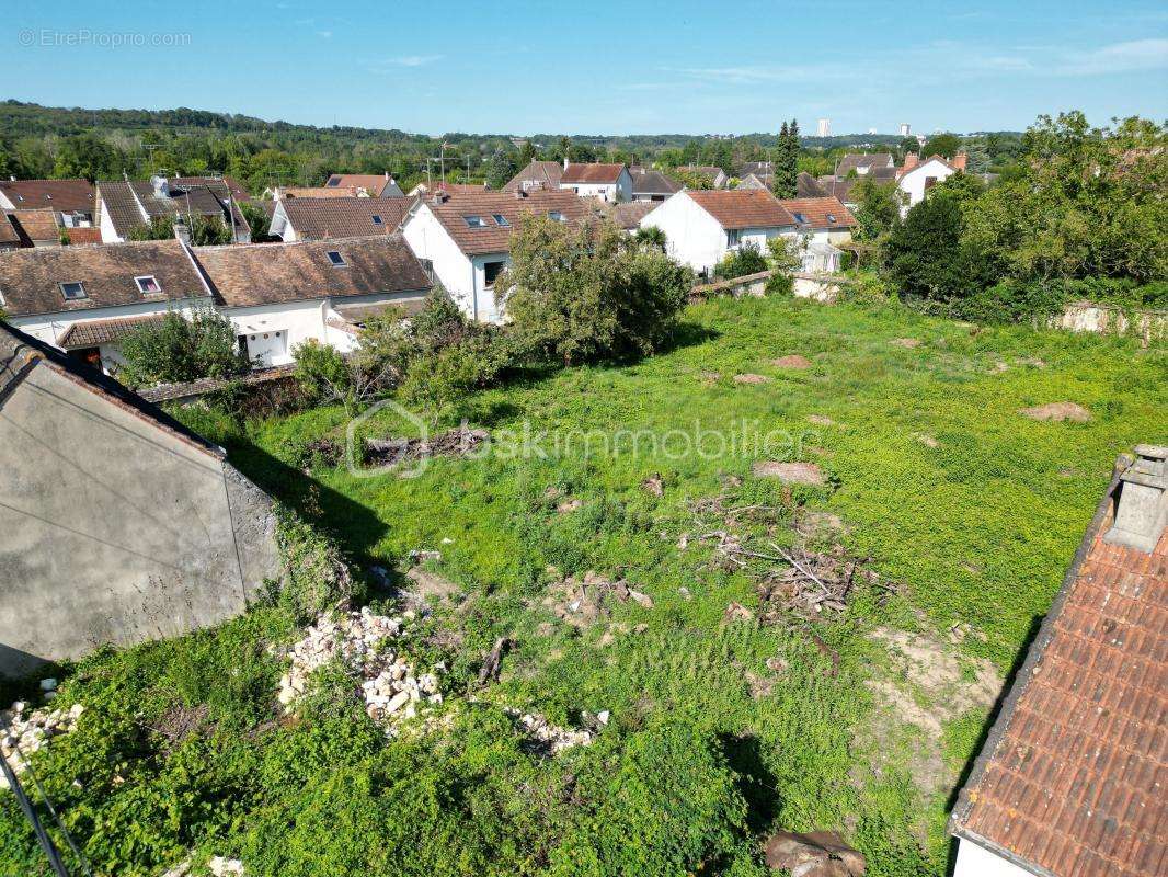 Terrain à VARENNES-SUR-SEINE