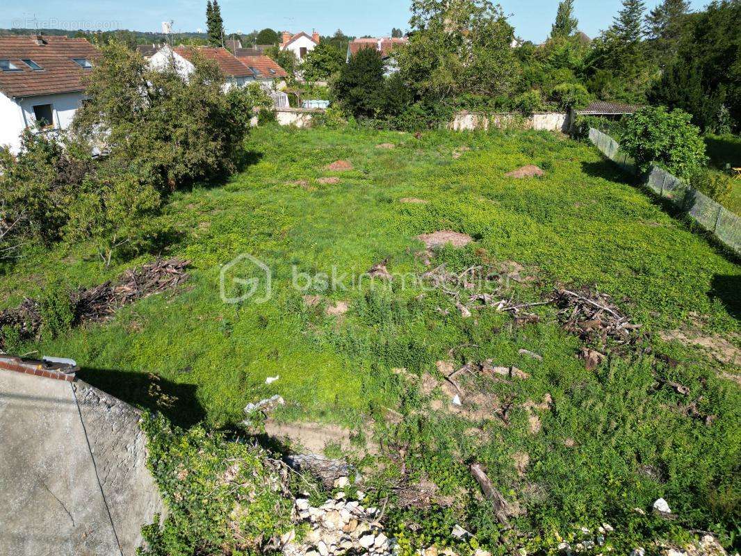 Terrain à VARENNES-SUR-SEINE