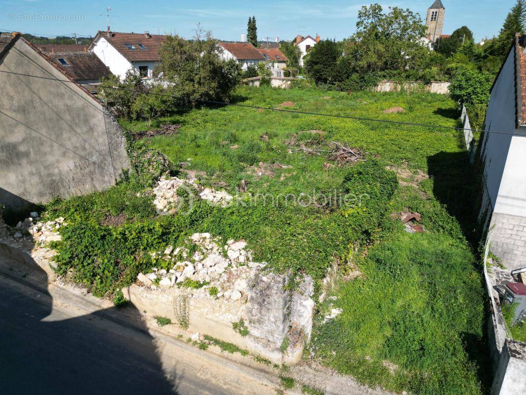 Terrain à VARENNES-SUR-SEINE