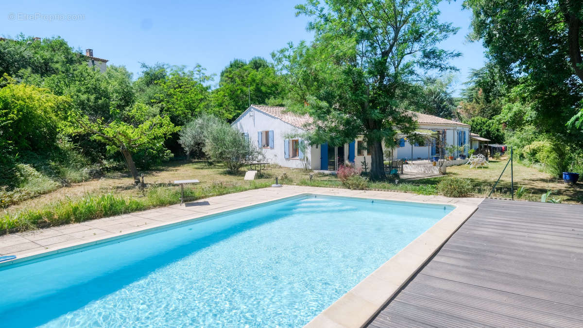 Maison à LA TOUR-D&#039;AIGUES