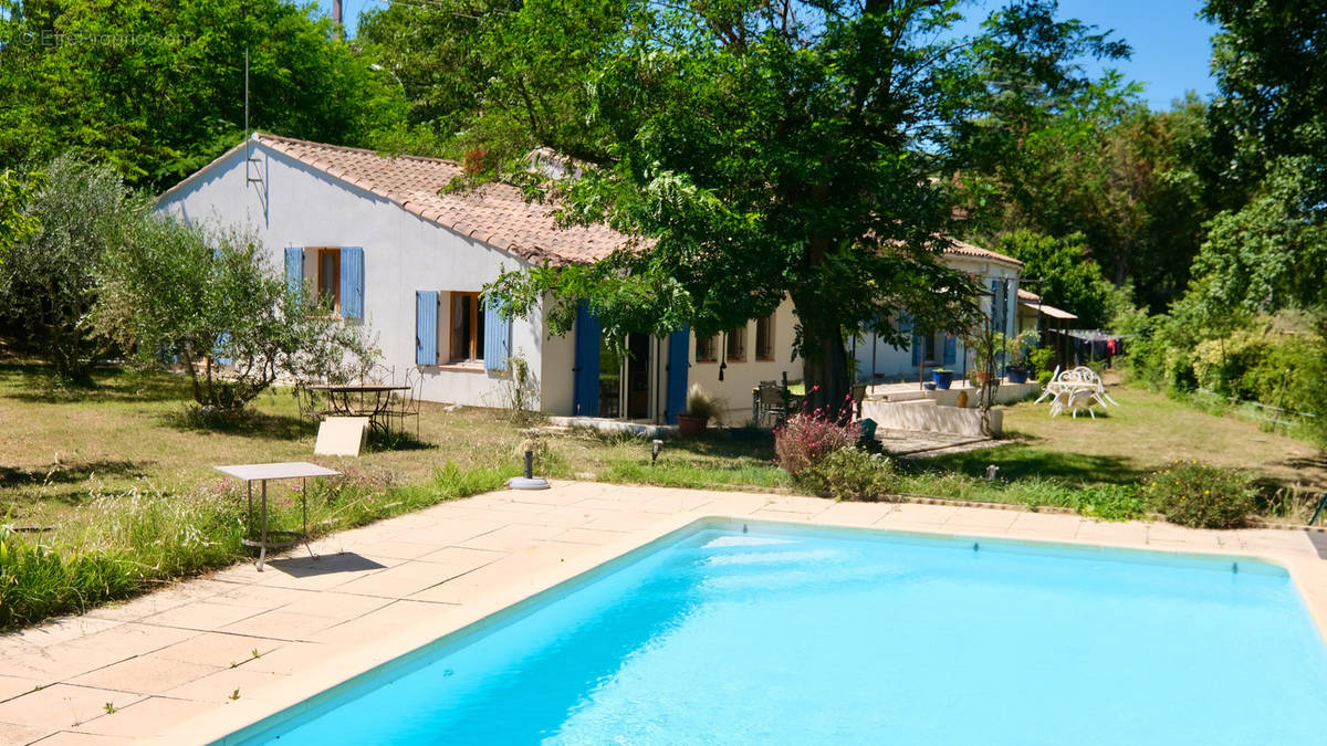 Maison à LA TOUR-D&#039;AIGUES