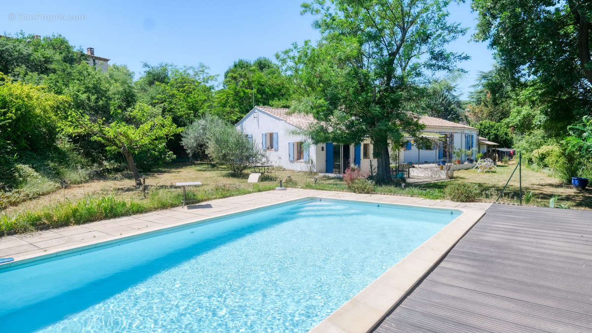 Maison à LA TOUR-D&#039;AIGUES