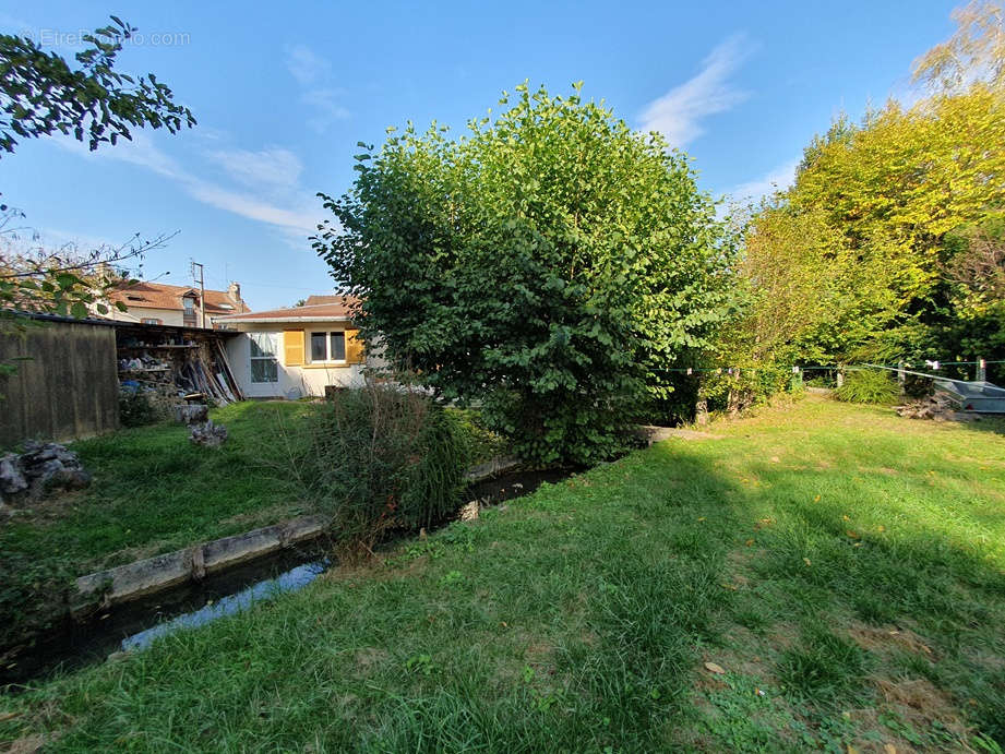 Maison à SAINT-JULIEN-LES-VILLAS