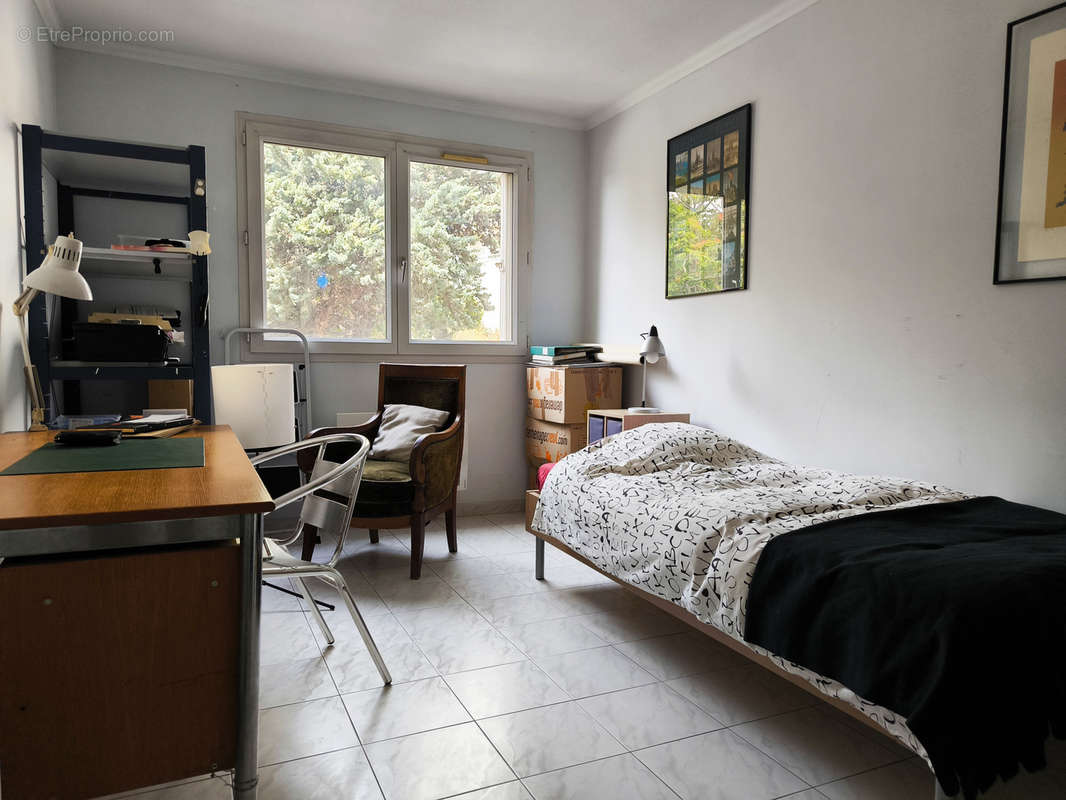 Appartement à MARSEILLE-4E