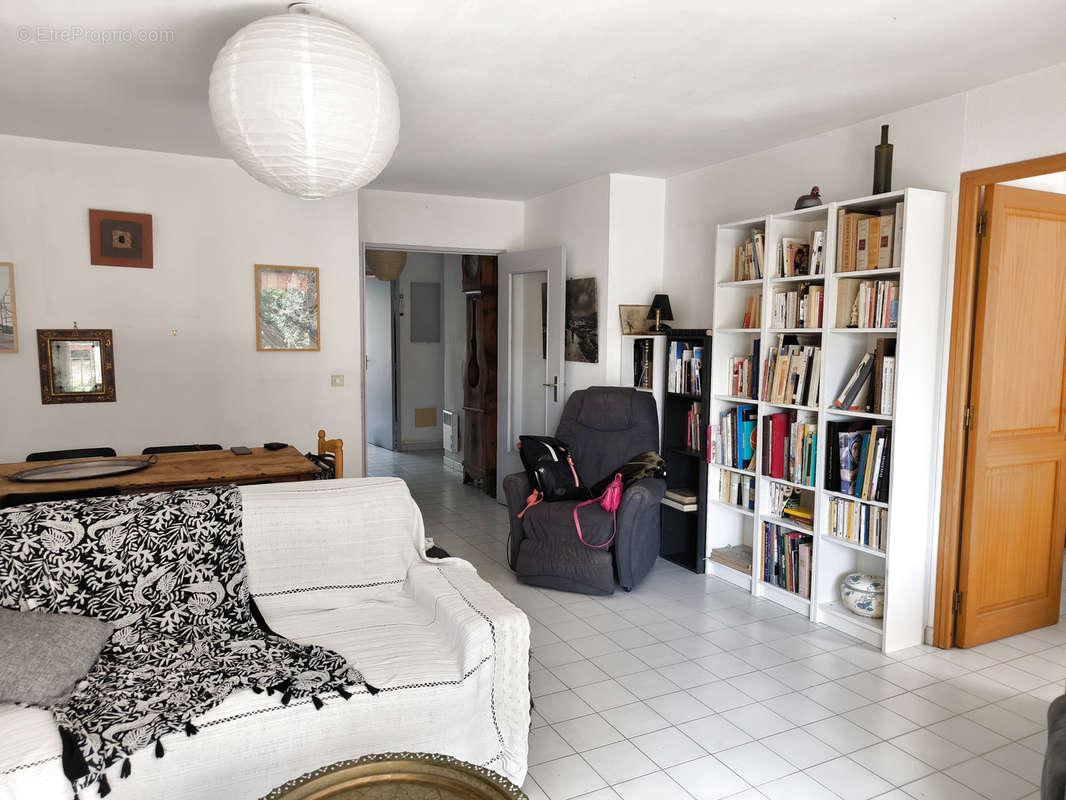 Appartement à MARSEILLE-4E