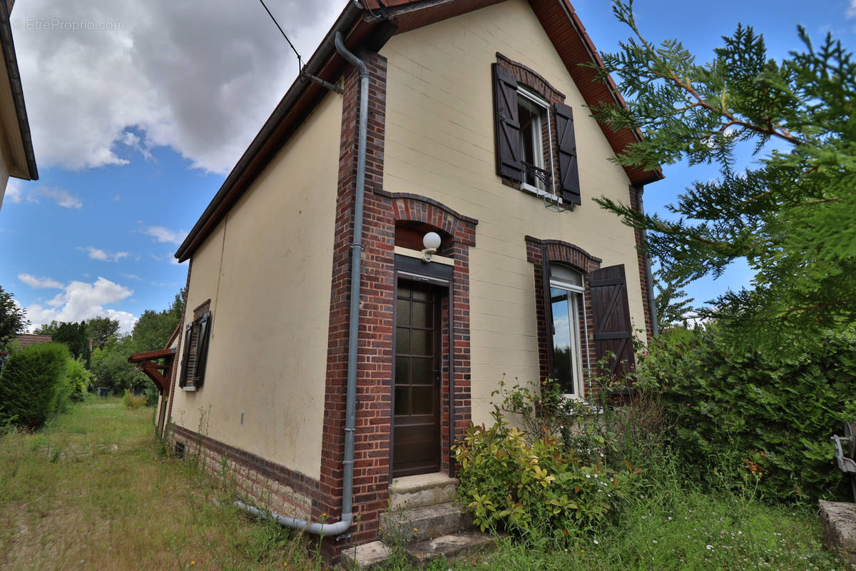 Maison à LA CHAPELLE-SAINT-LUC