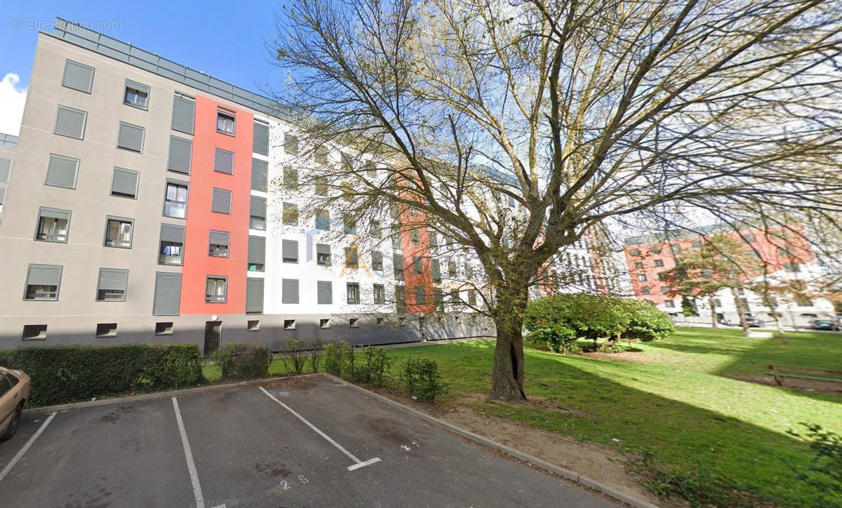 Appartement à SAINT-JEAN-DE-LA-RUELLE