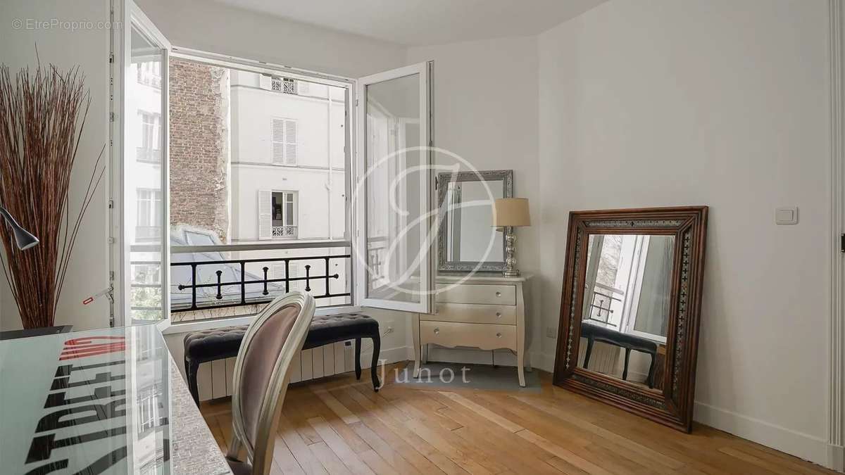 Maison à PARIS-17E