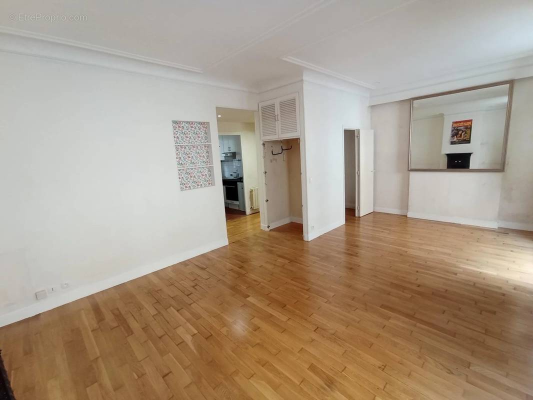 Appartement à PARIS-14E