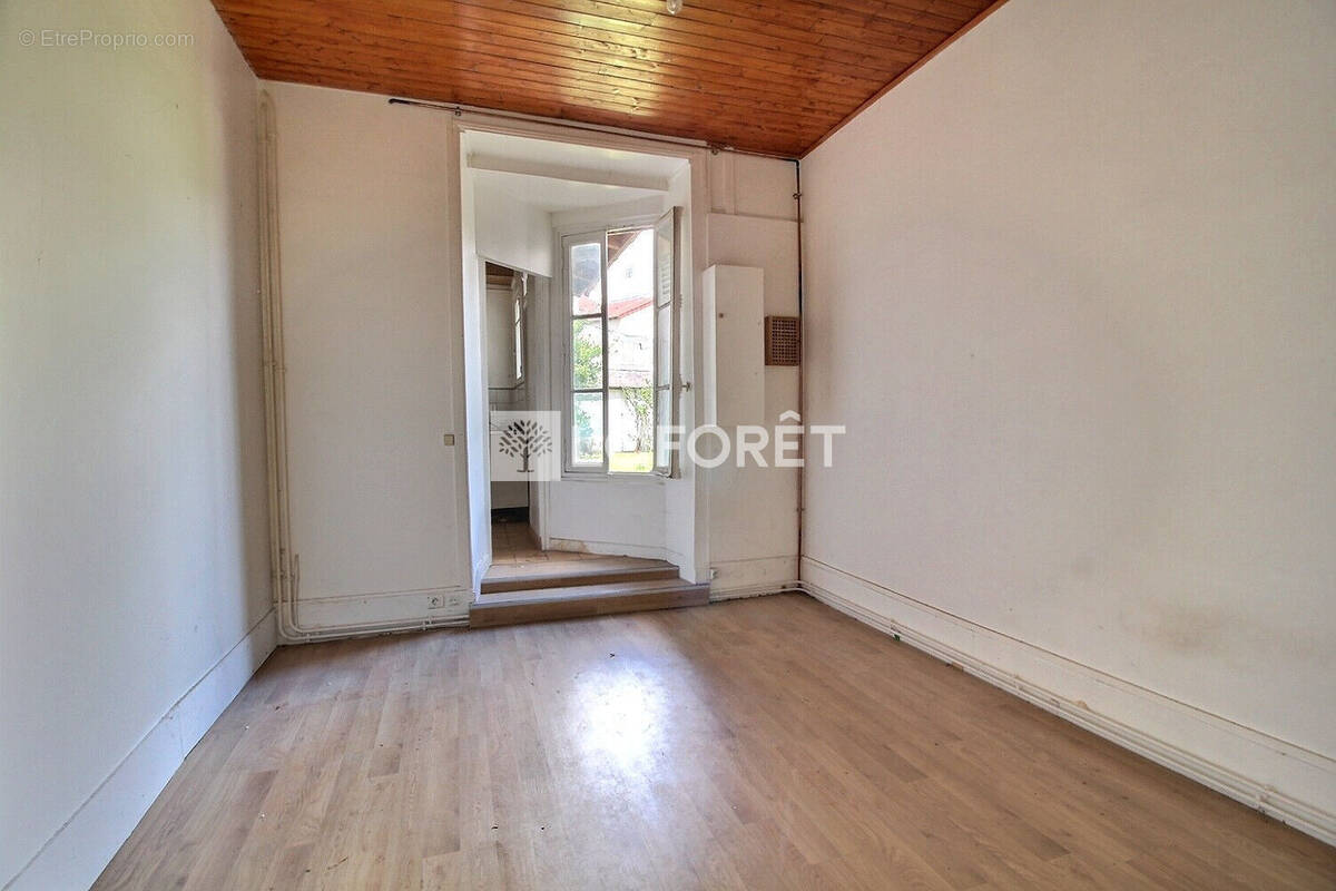 Appartement à LA GARENNE-COLOMBES