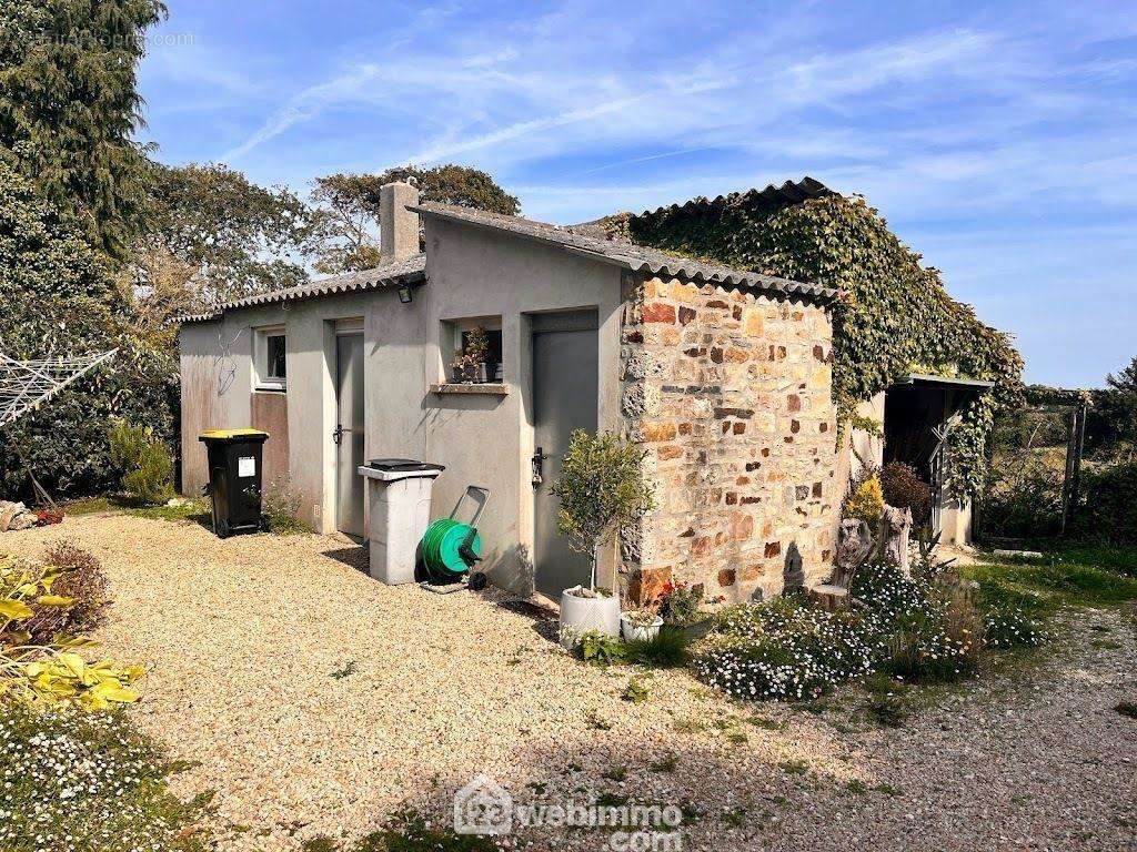 Maison à LES MOITIERS-D&#039;ALLONNE