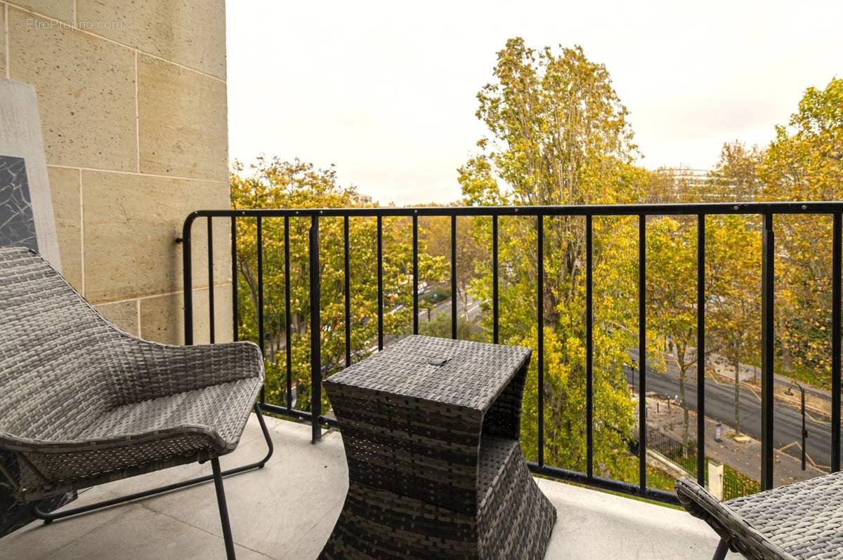 Appartement à NEUILLY-SUR-SEINE