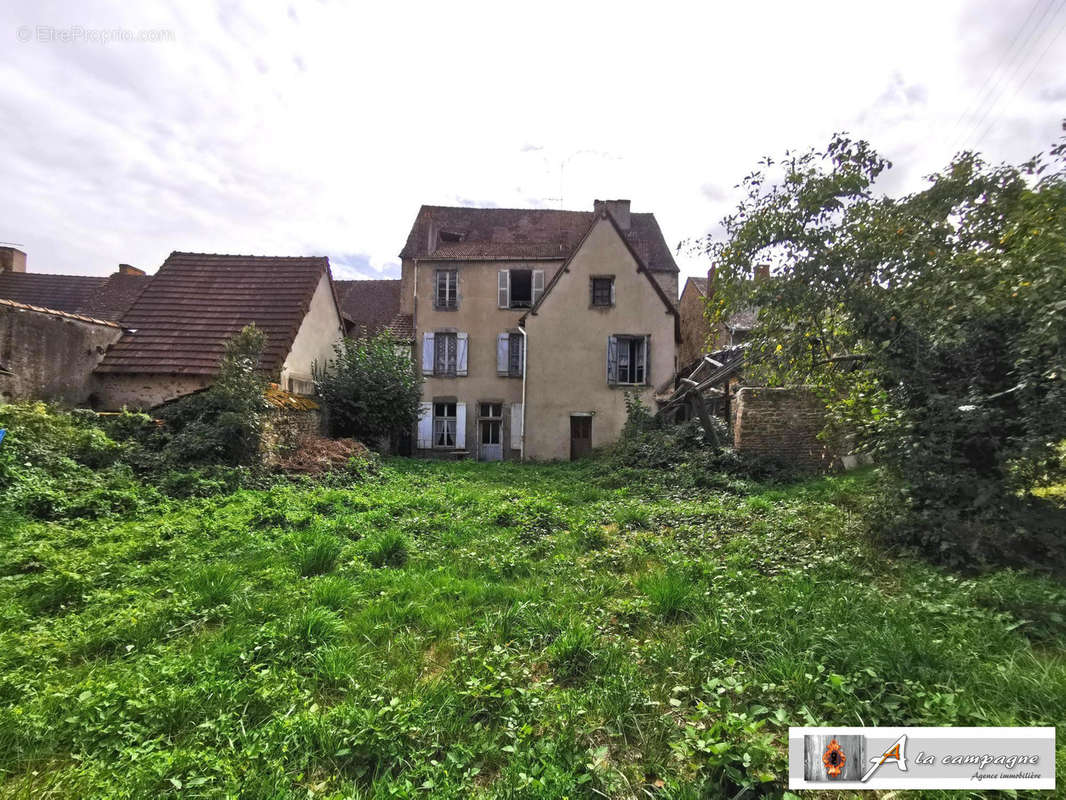 Maison à CHAMBON-SUR-VOUEIZE