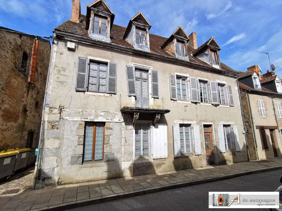 Maison à CHAMBON-SUR-VOUEIZE