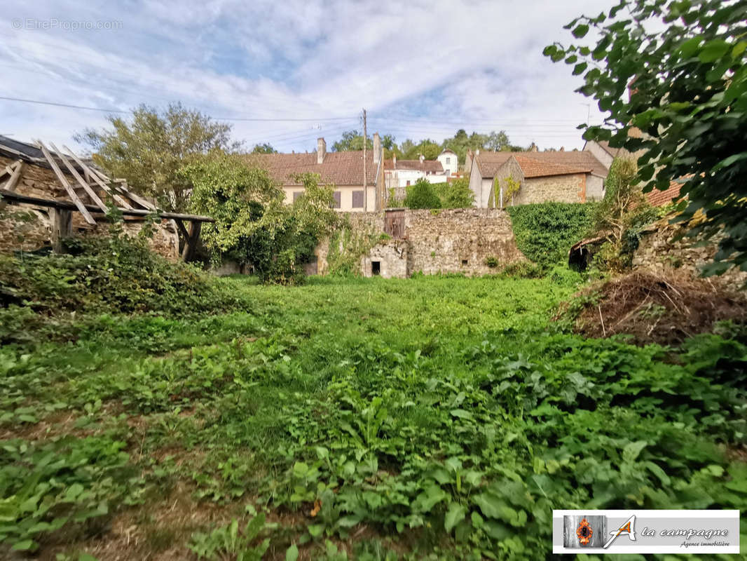 Maison à CHAMBON-SUR-VOUEIZE