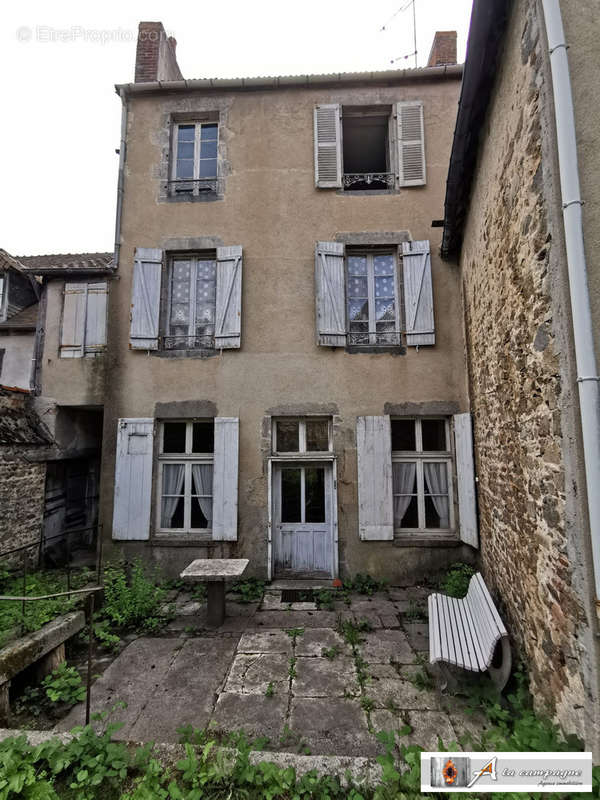 Maison à CHAMBON-SUR-VOUEIZE