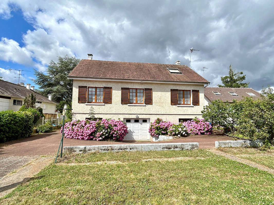 Maison à LIVRY-SUR-SEINE