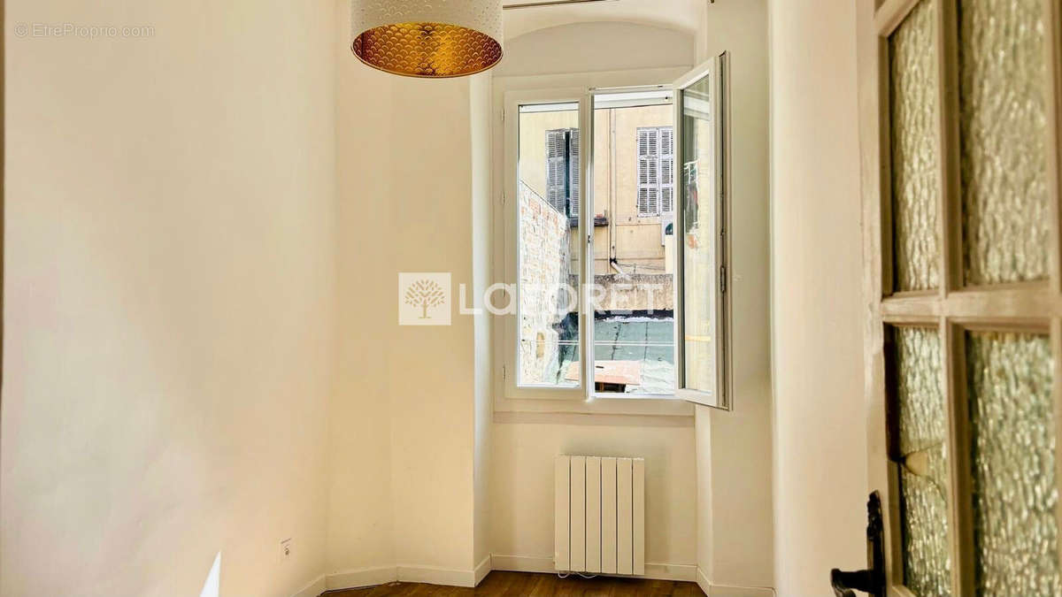 Appartement à MARSEILLE-1E