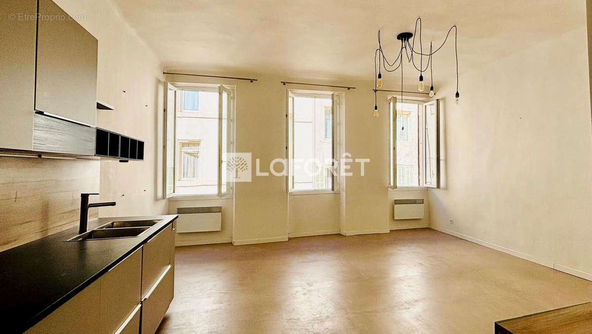 Appartement à MARSEILLE-1E