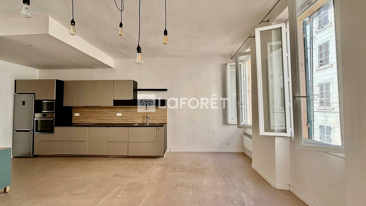 Appartement à MARSEILLE-1E