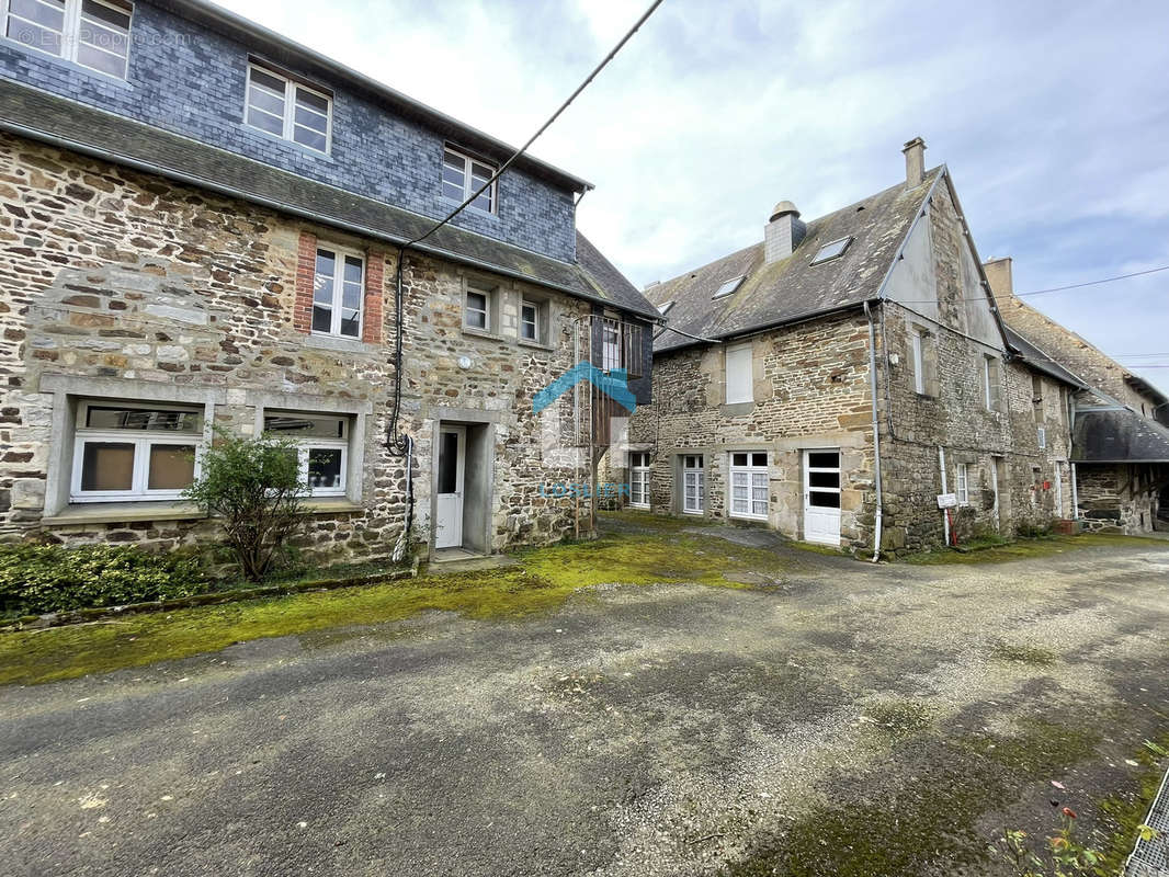 Maison à BARENTON