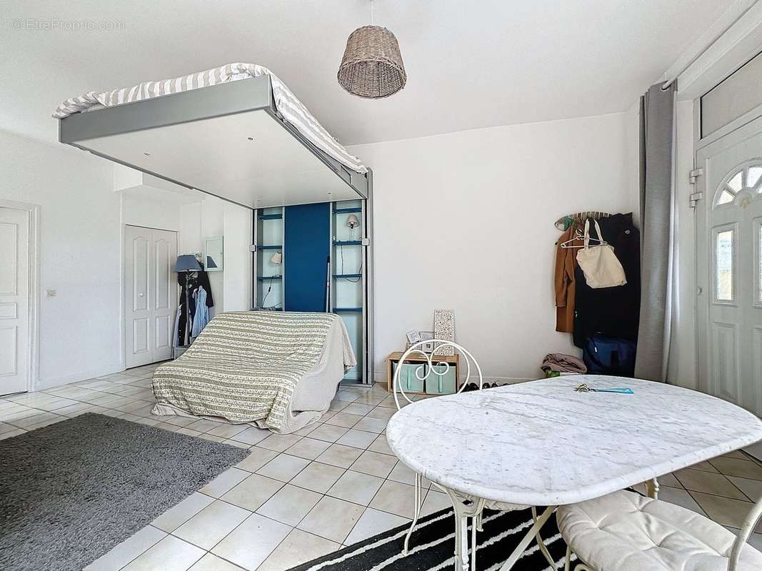 PIECE A VIVRE  - Appartement à TROUVILLE-SUR-MER