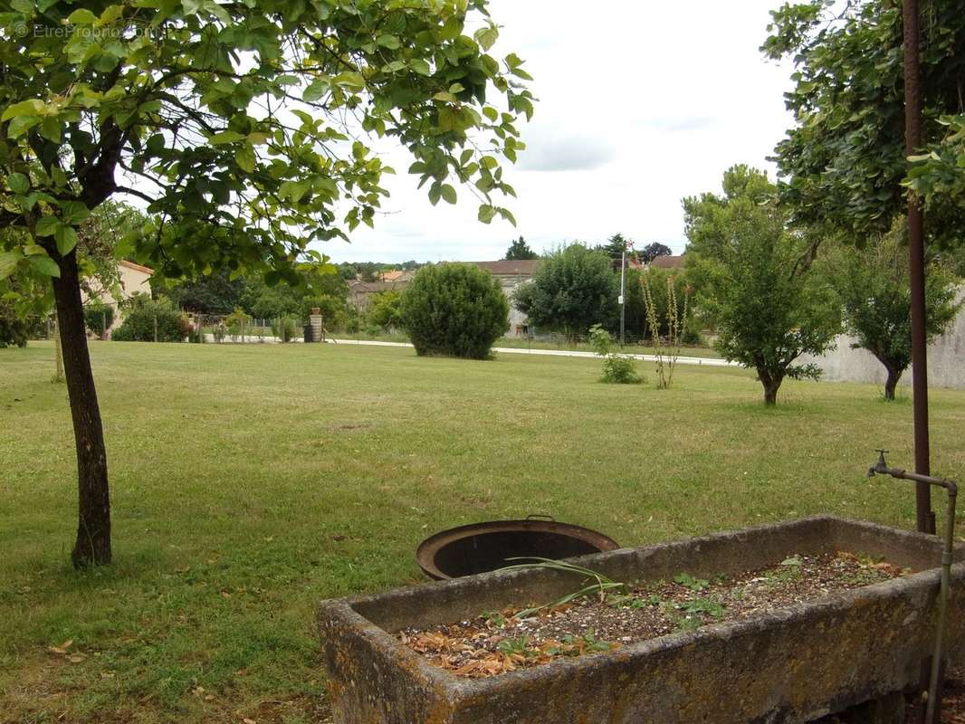 Maison à CHEF-BOUTONNE