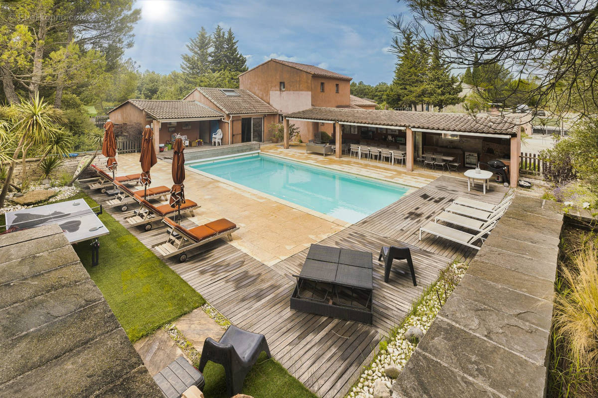 Maison à CHATEAUNEUF-LE-ROUGE