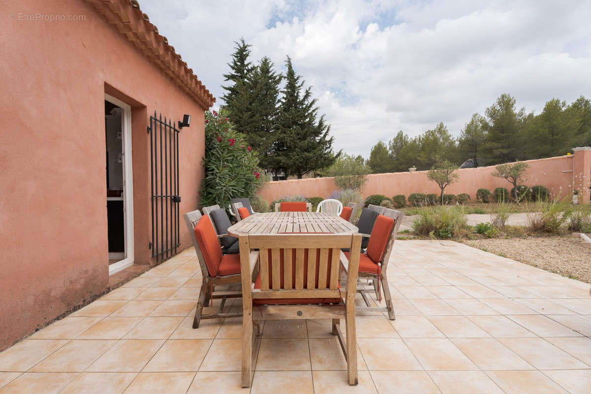 Maison à CHATEAUNEUF-LE-ROUGE