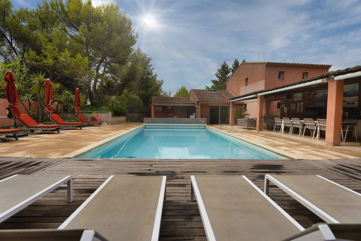 Maison à CHATEAUNEUF-LE-ROUGE