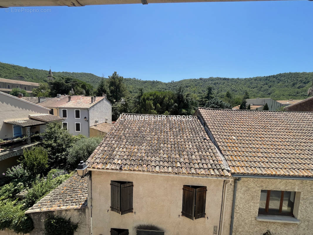 Appartement à COLLOBRIERES